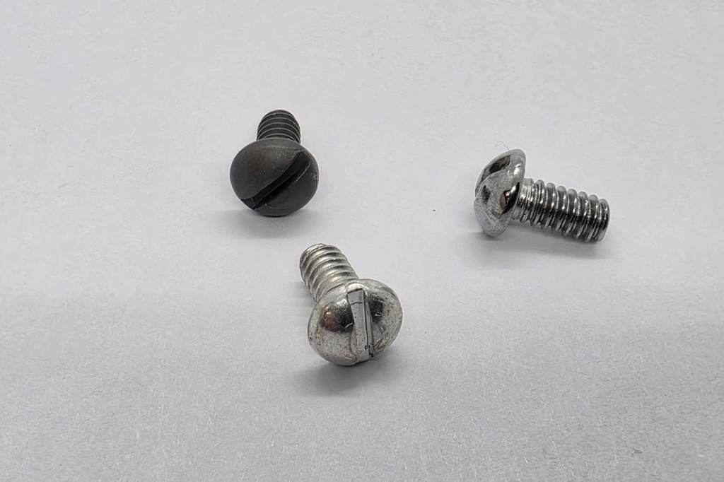 Round Head Screw (10-24 x 3/8")